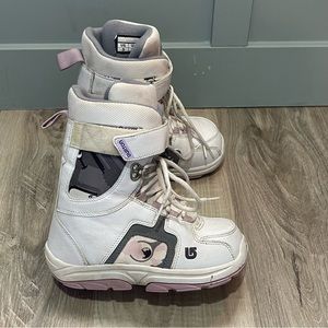 Burton white and pink girls freestyle snowboarding boots size 3